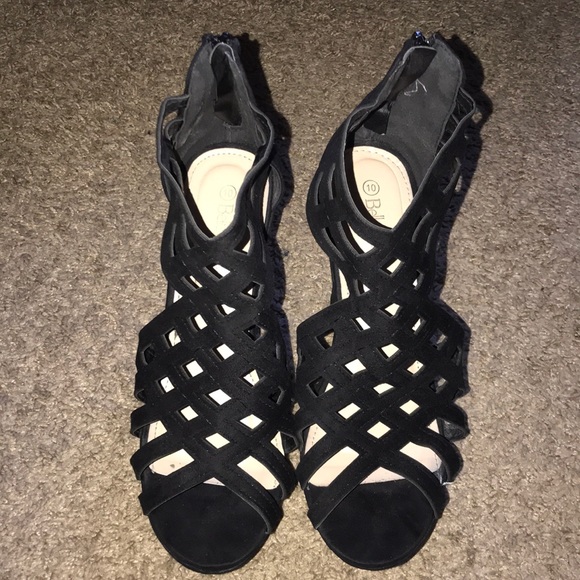 Wedge Heels - Picture 2 of 4